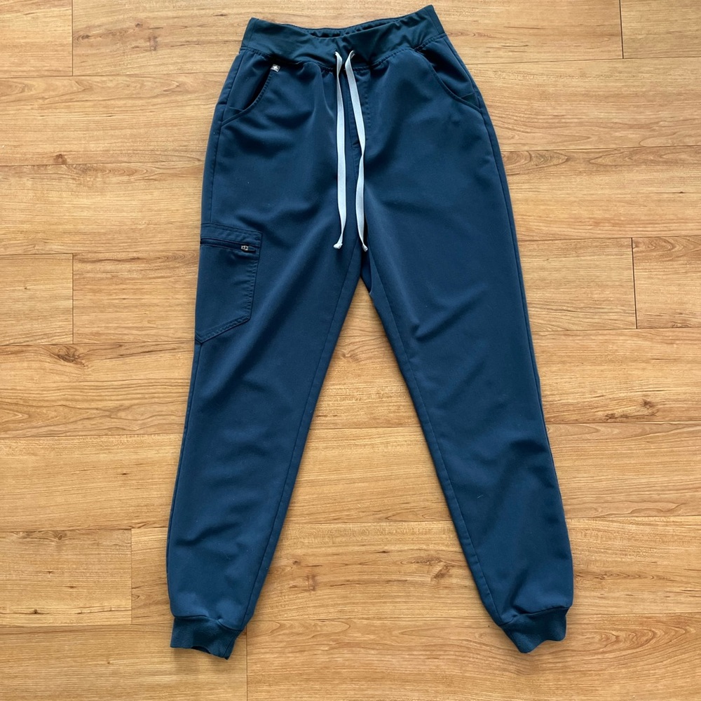 FIGS high waisted Zamora jogger scrub pants in Dark Harbor size Small Tall